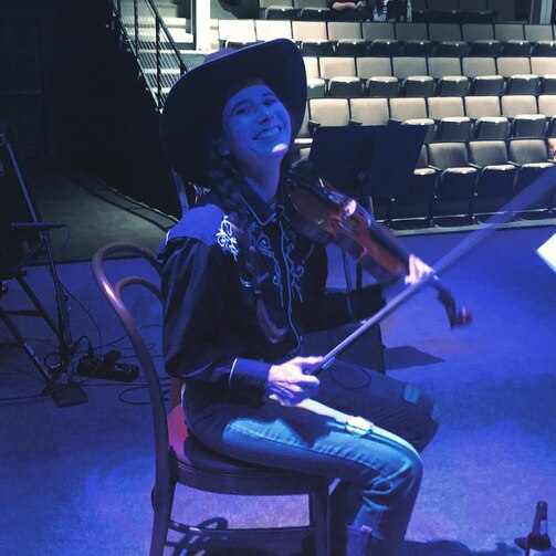 professional fiddler onstage